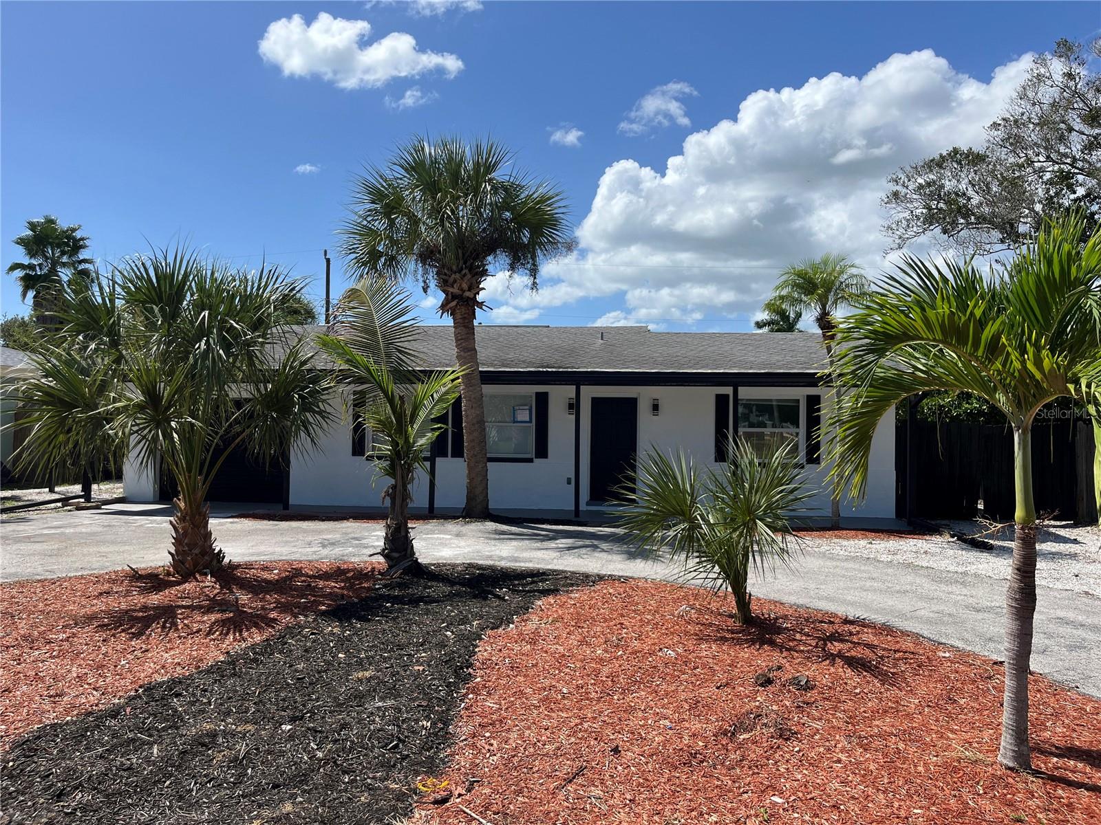 Single Family Residence in GULFPORT, FL - Daniel Dourado