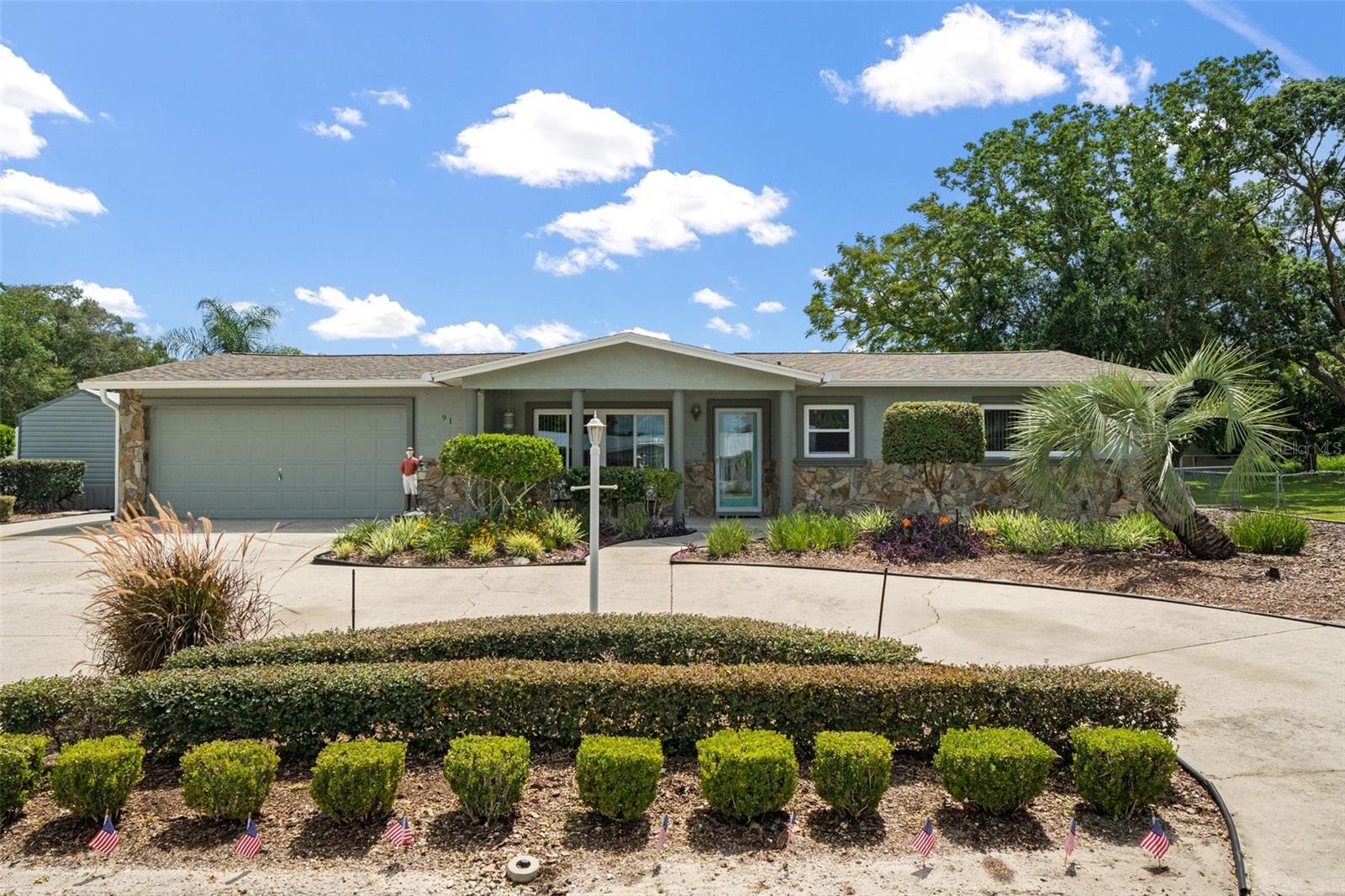 Single Family Residence in BEVERLY HILLS, FL - Daniel Dourado