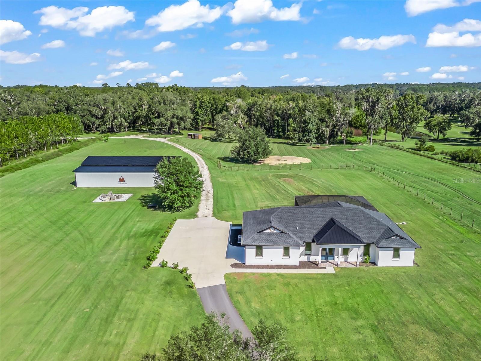 Single Family Residence in REDDICK, FL - Daniel Dourado
