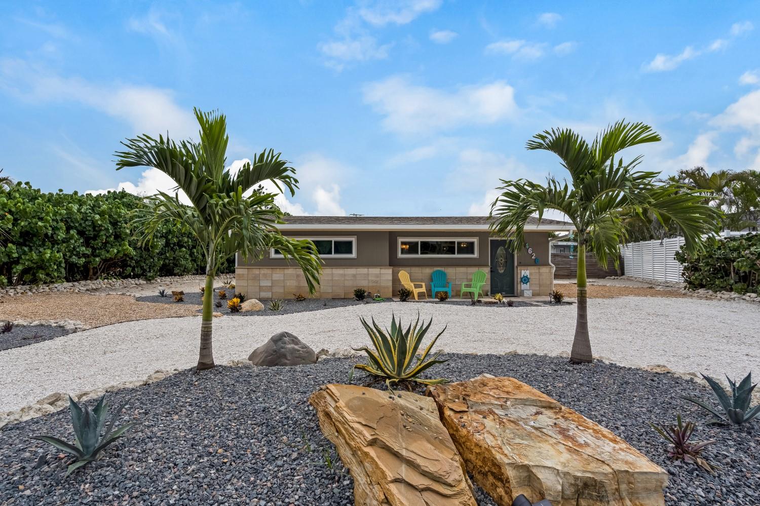 Single Family Residence in SARASOTA, FL - Daniel Dourado