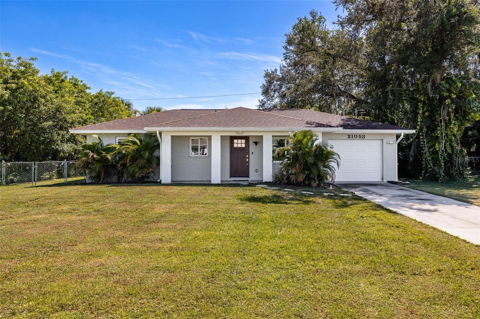 Single Family Residence em PORT CHARLOTTE, FL - Daniel Dourado