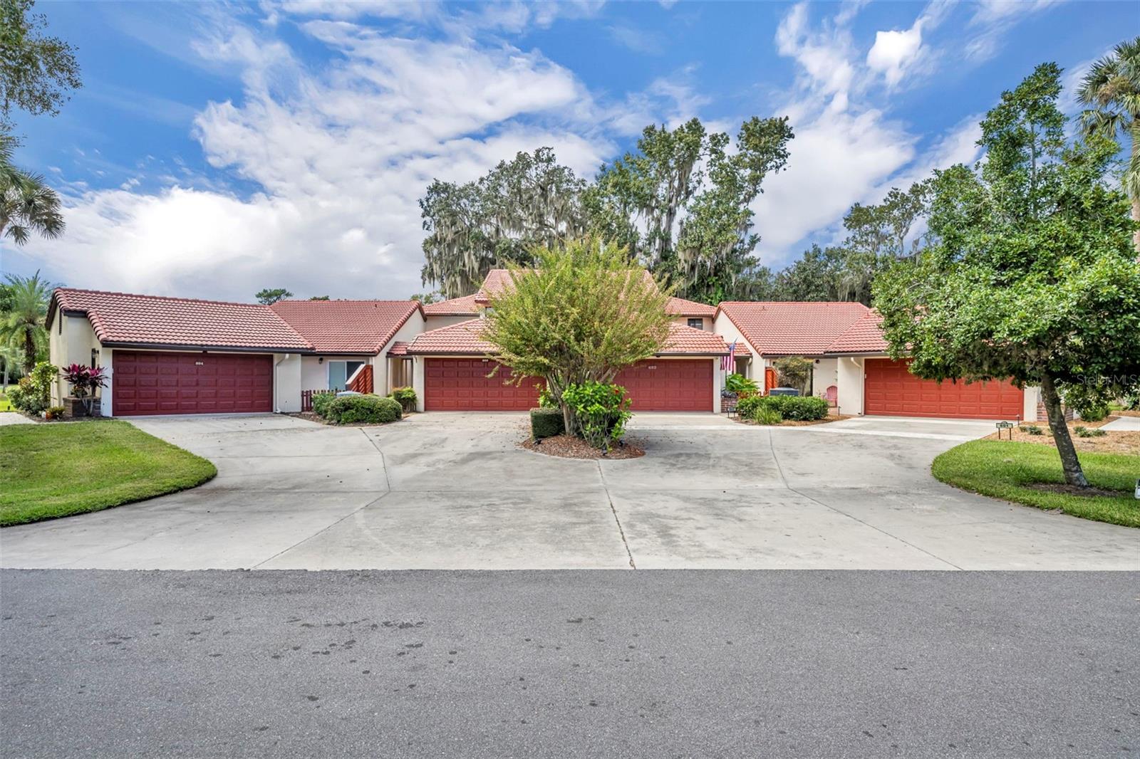 Townhouse in YALAHA, FL - Daniel Dourado