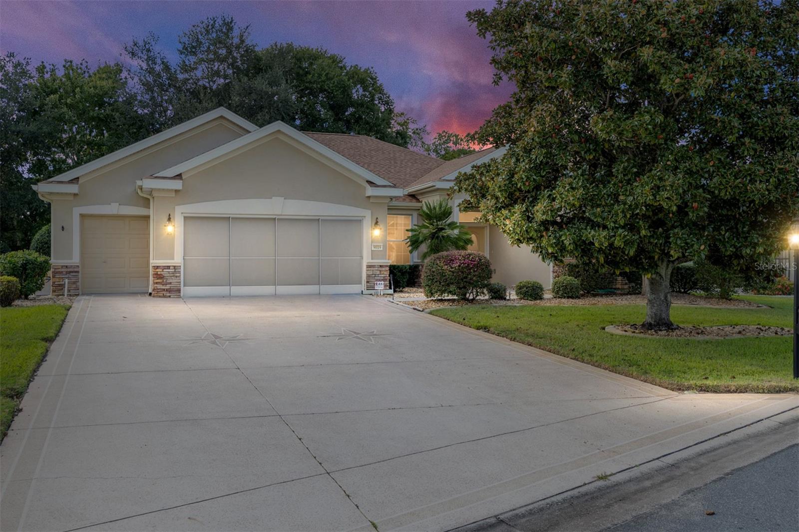 Single Family Residence em SUMMERFIELD, FL - Daniel Dourado