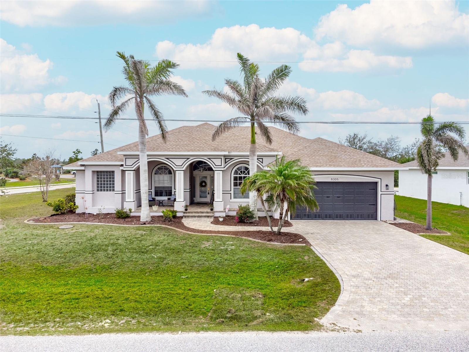Single Family Residence em PORT CHARLOTTE, FL - Daniel Dourado