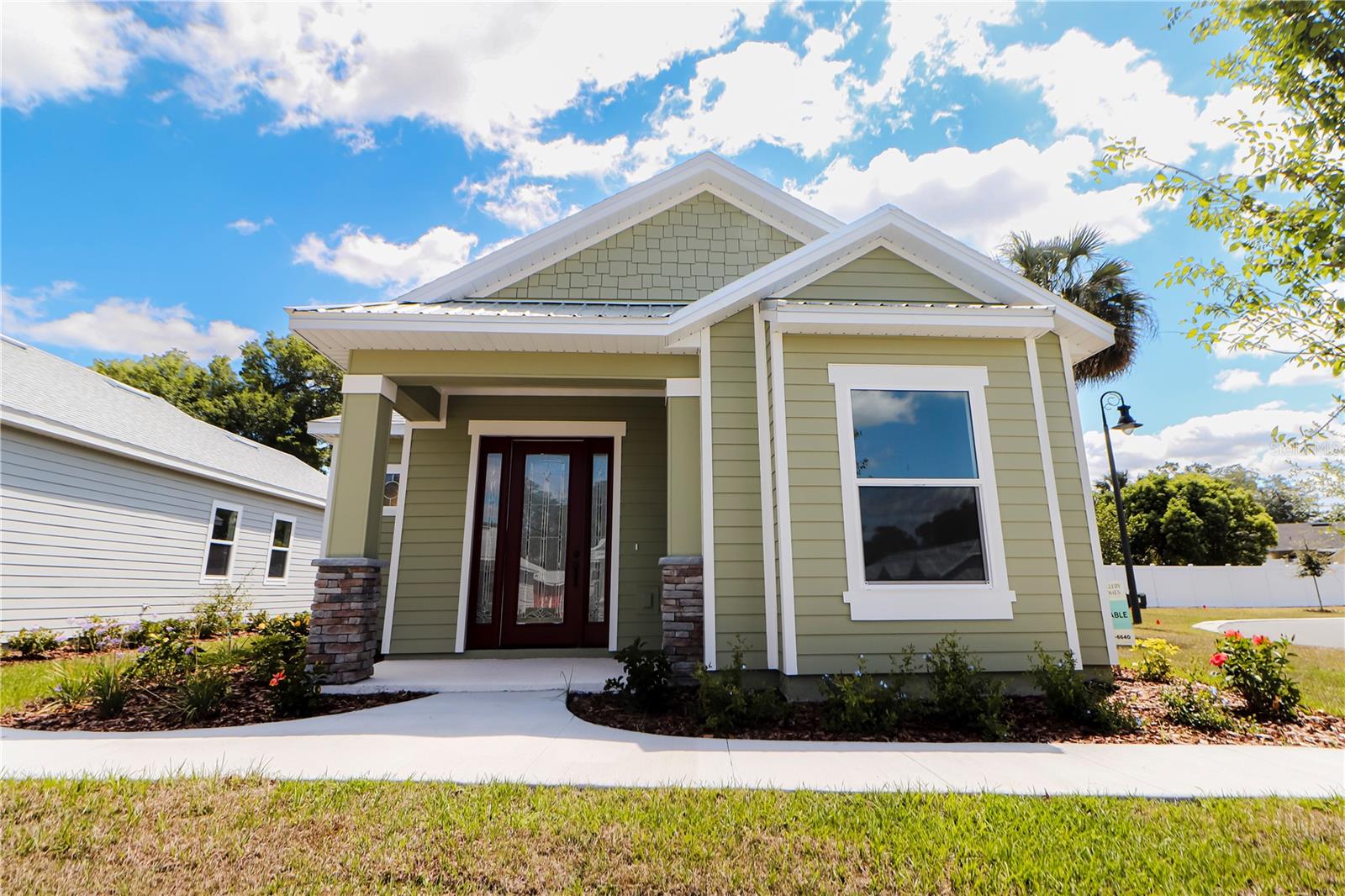 Single Family Residence in DELAND, FL - Daniel Dourado