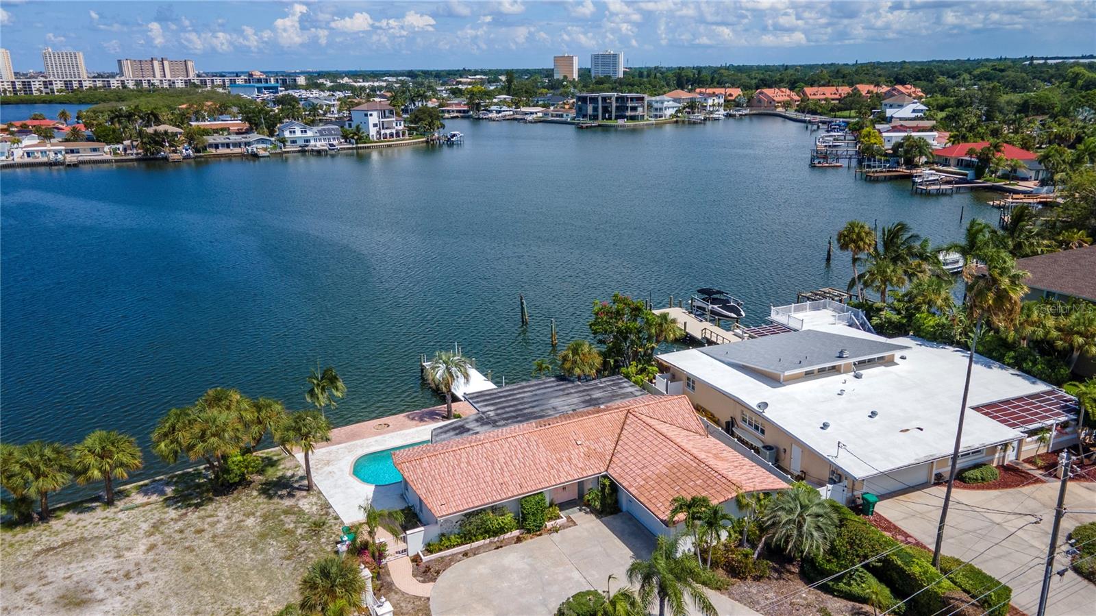 Single Family Residence em ST PETERSBURG, FL - Daniel Dourado