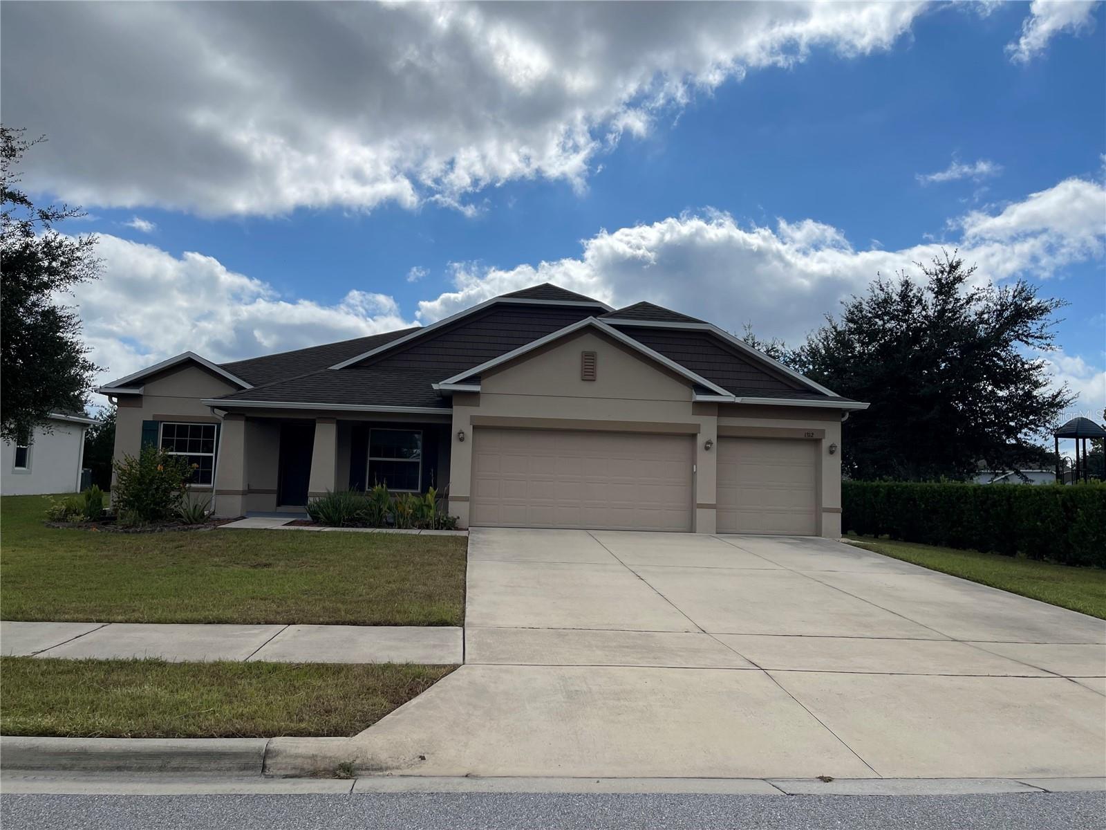 Single Family Residence in APOPKA, FL - Daniel Dourado