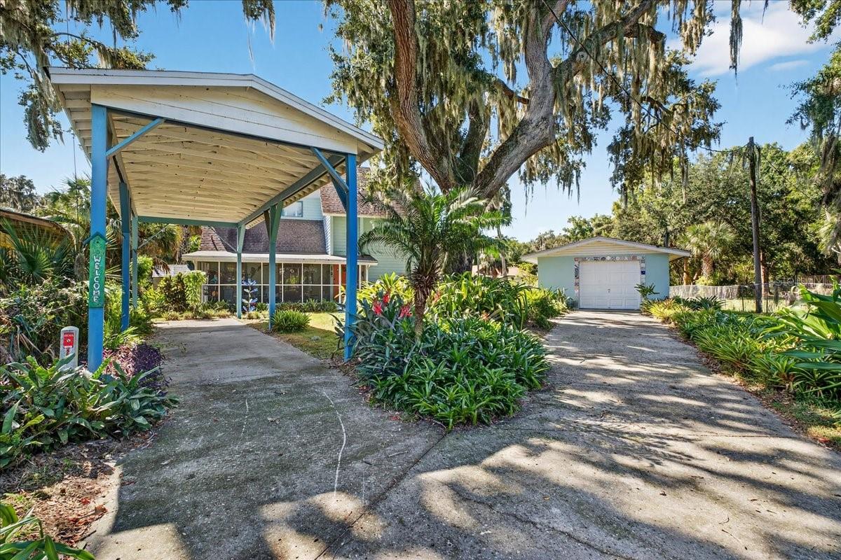 Single Family Residence in LAKE WALES, FL - Daniel Dourado