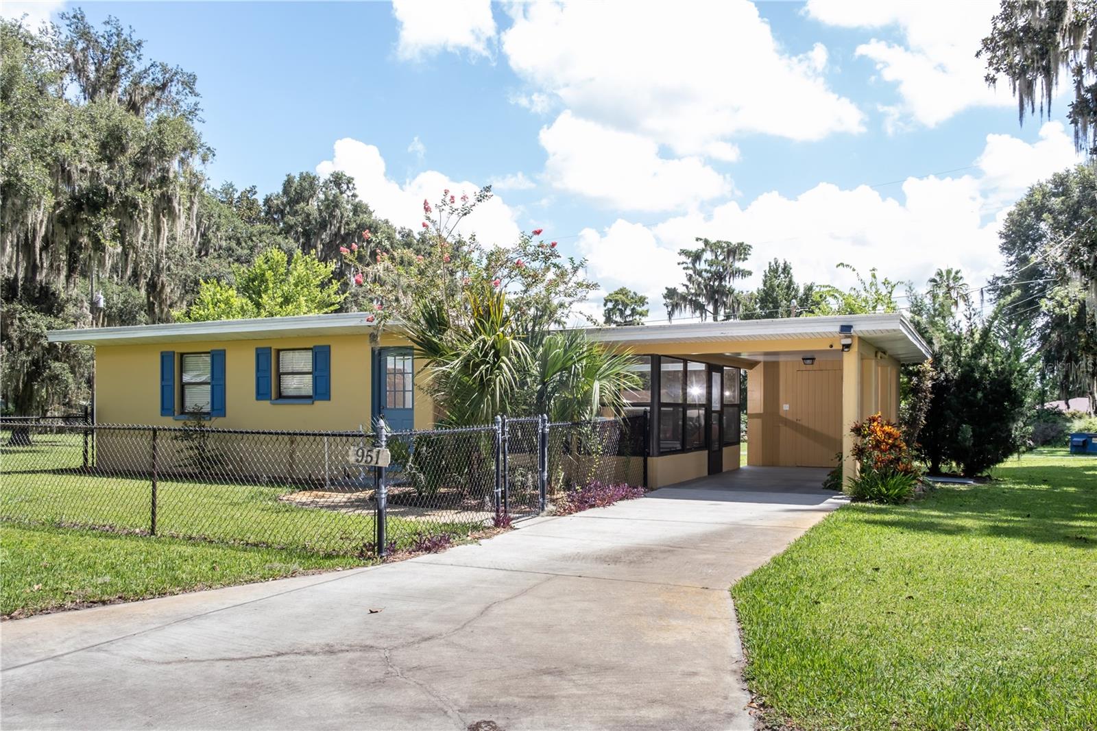 Single Family Residence in LAKE PANASOFFKEE, FL - Daniel Dourado
