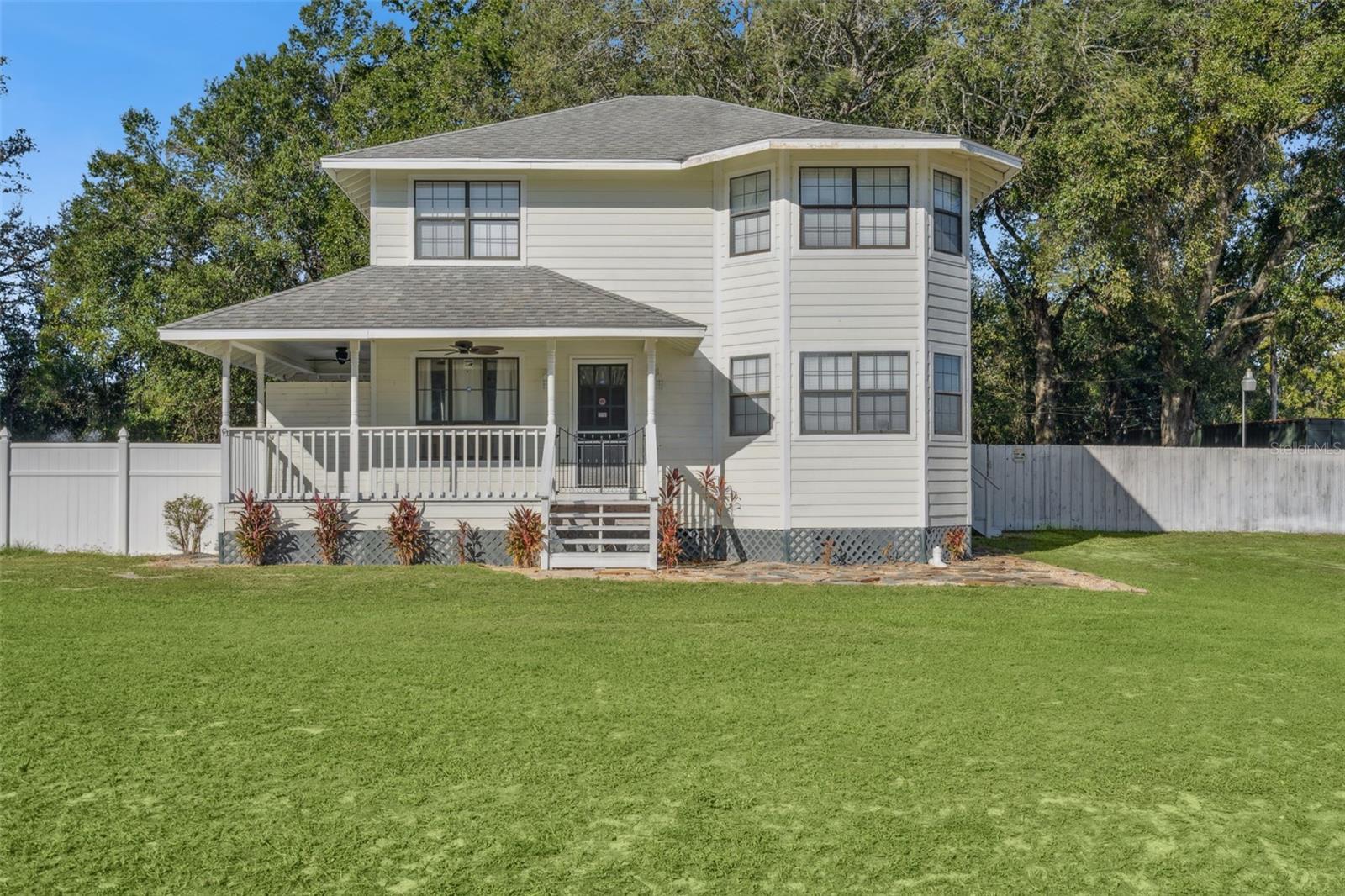 Single Family Residence em SUMMERFIELD, FL - Daniel Dourado