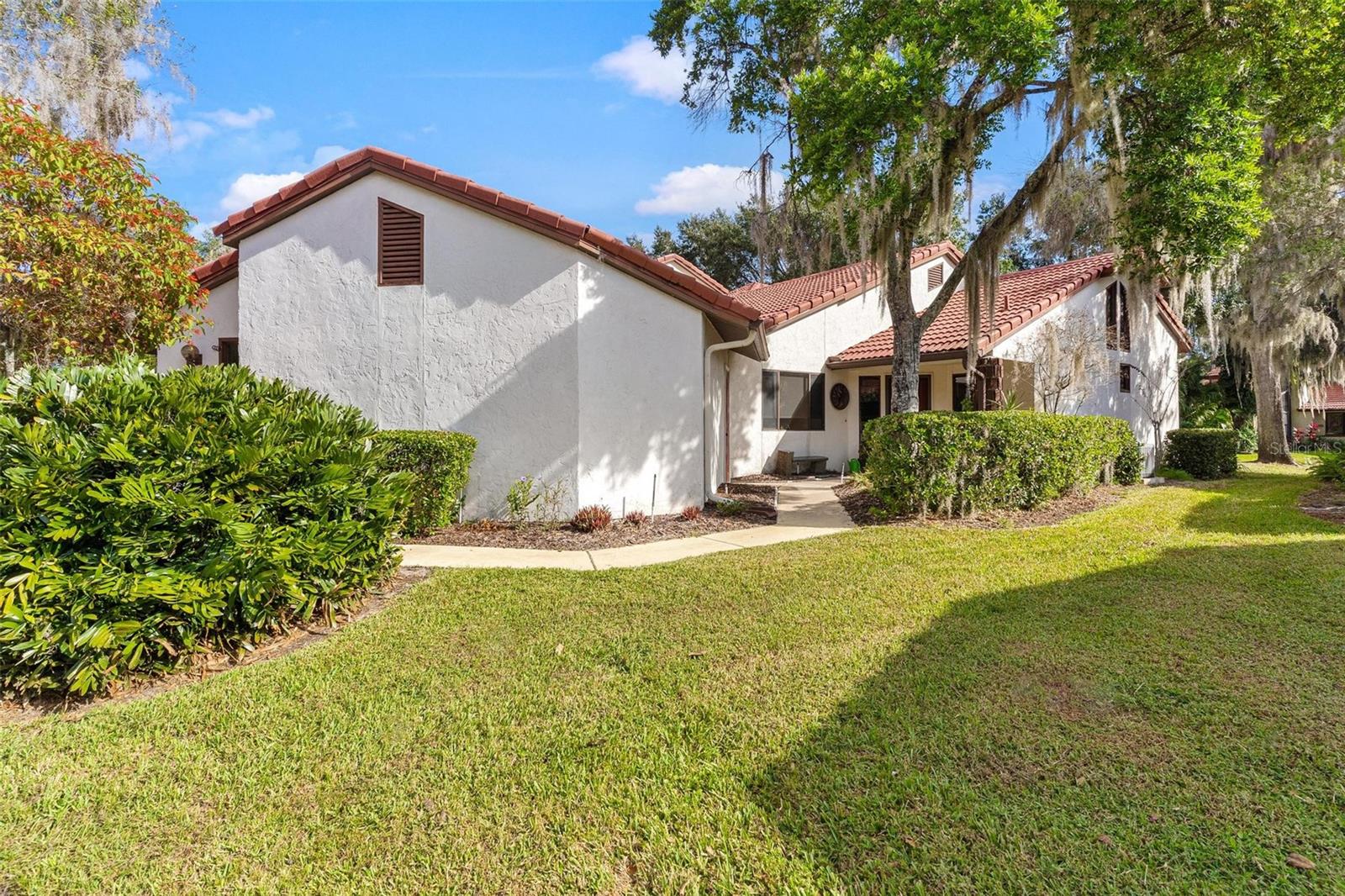 Townhouse in YALAHA, FL - Daniel Dourado