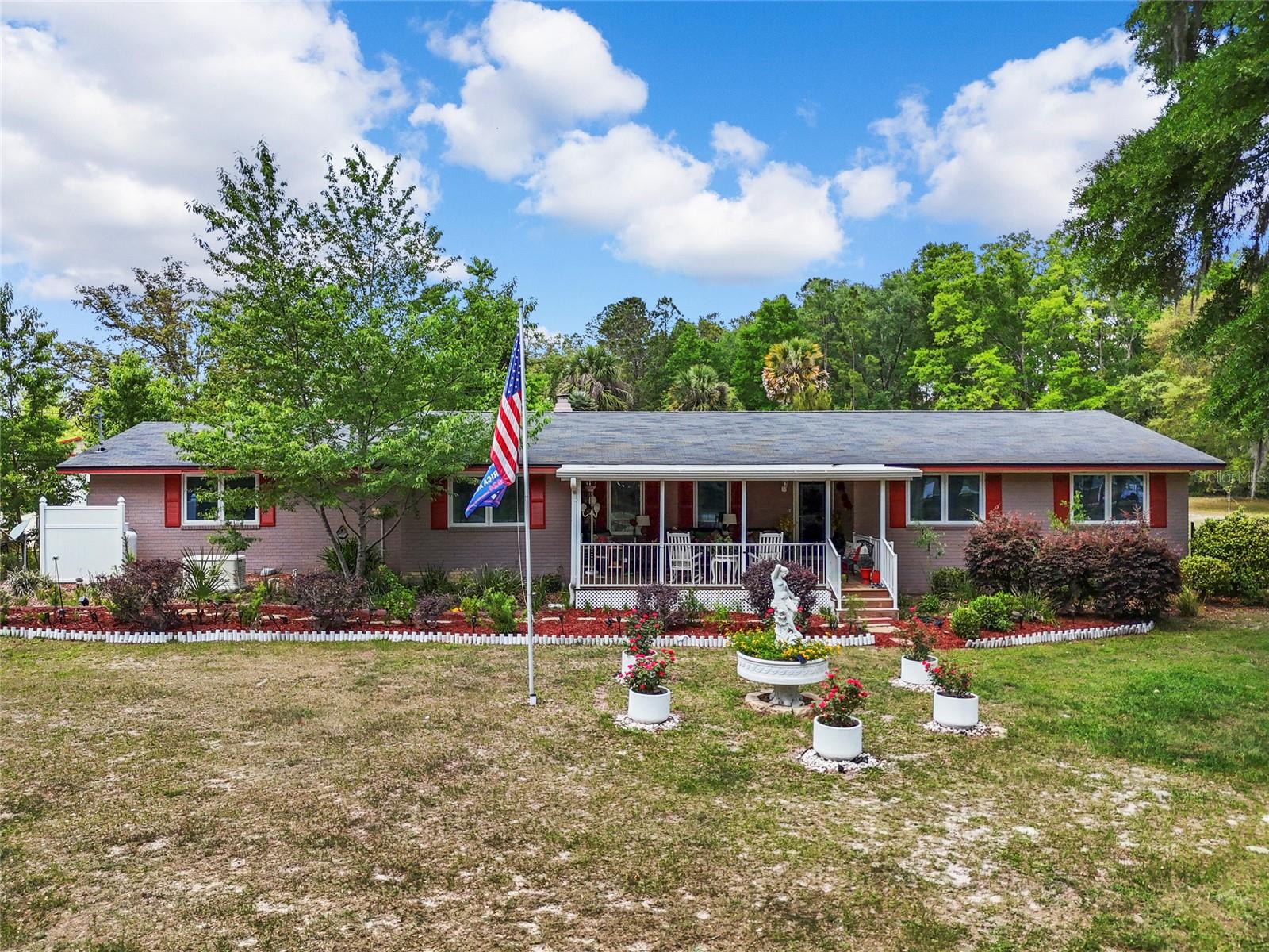 Single Family Residence in LAKE CITY, FL - Daniel Dourado