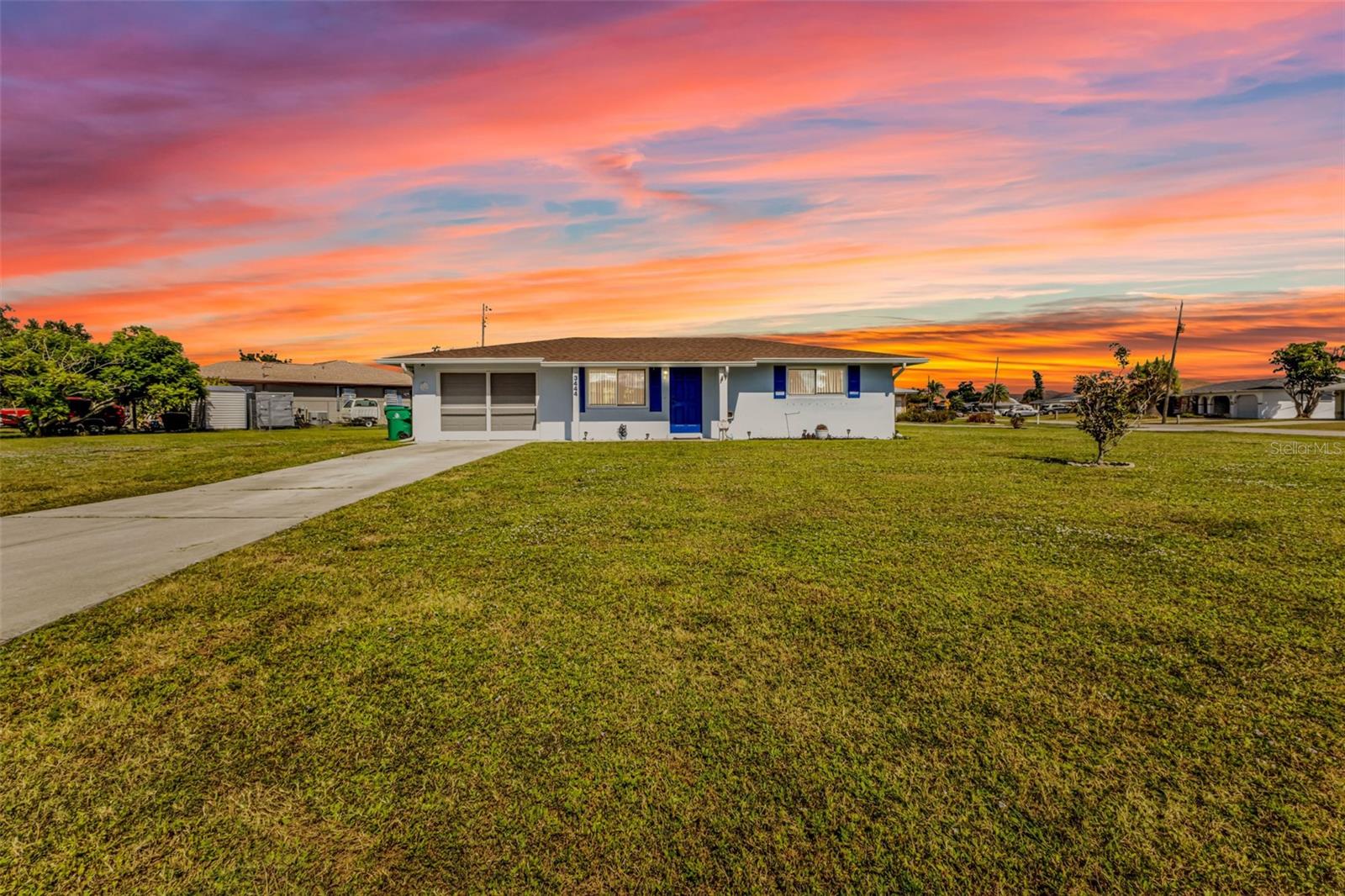 Single Family Residence em PORT CHARLOTTE, FL - Daniel Dourado