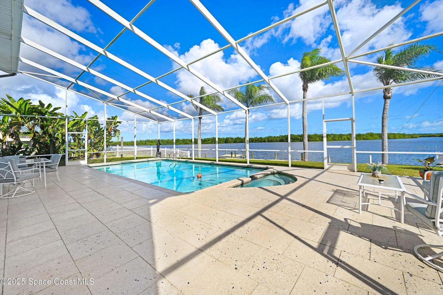 Single Family Residence em MERRITT ISLAND, FL - Daniel Dourado