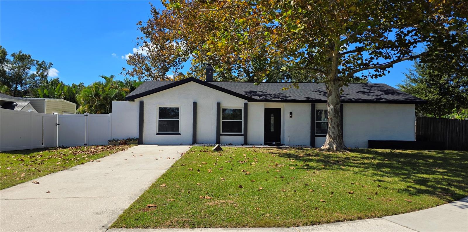 Single Family Residence in RIVERVIEW, FL - Daniel Dourado