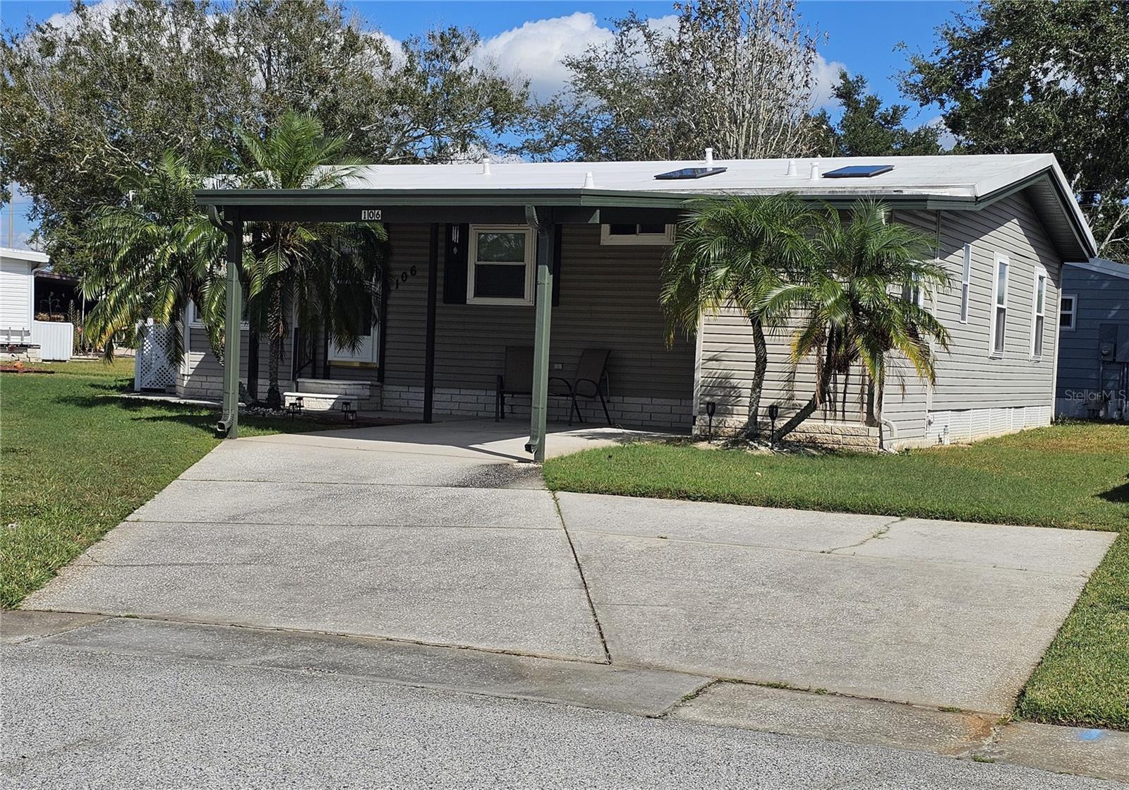 Manufactured Home in OLDSMAR, FL - Daniel Dourado