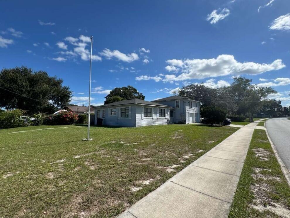 Single Family Residence in AUBURNDALE, FL - Daniel Dourado