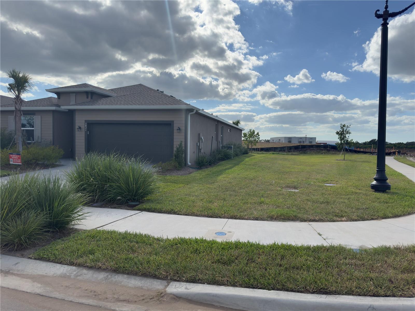 Single Family Residence in PARRISH, FL - Daniel Dourado