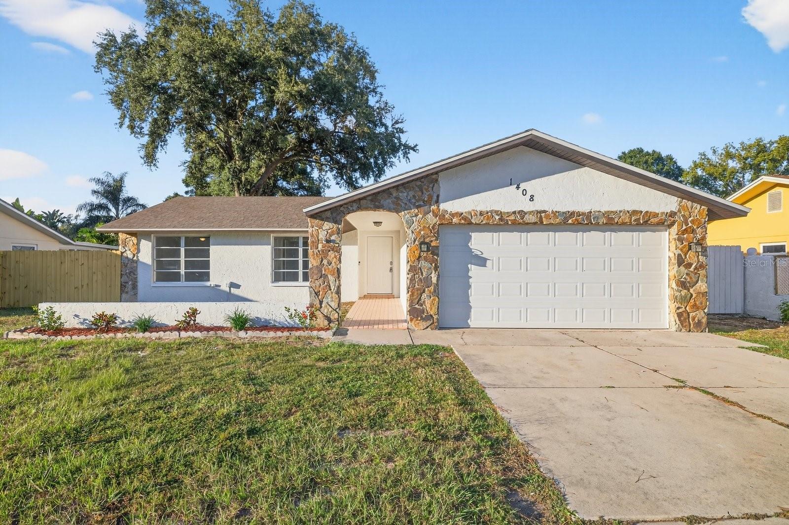 Single Family Residence em TARPON SPRINGS, FL - Daniel Dourado