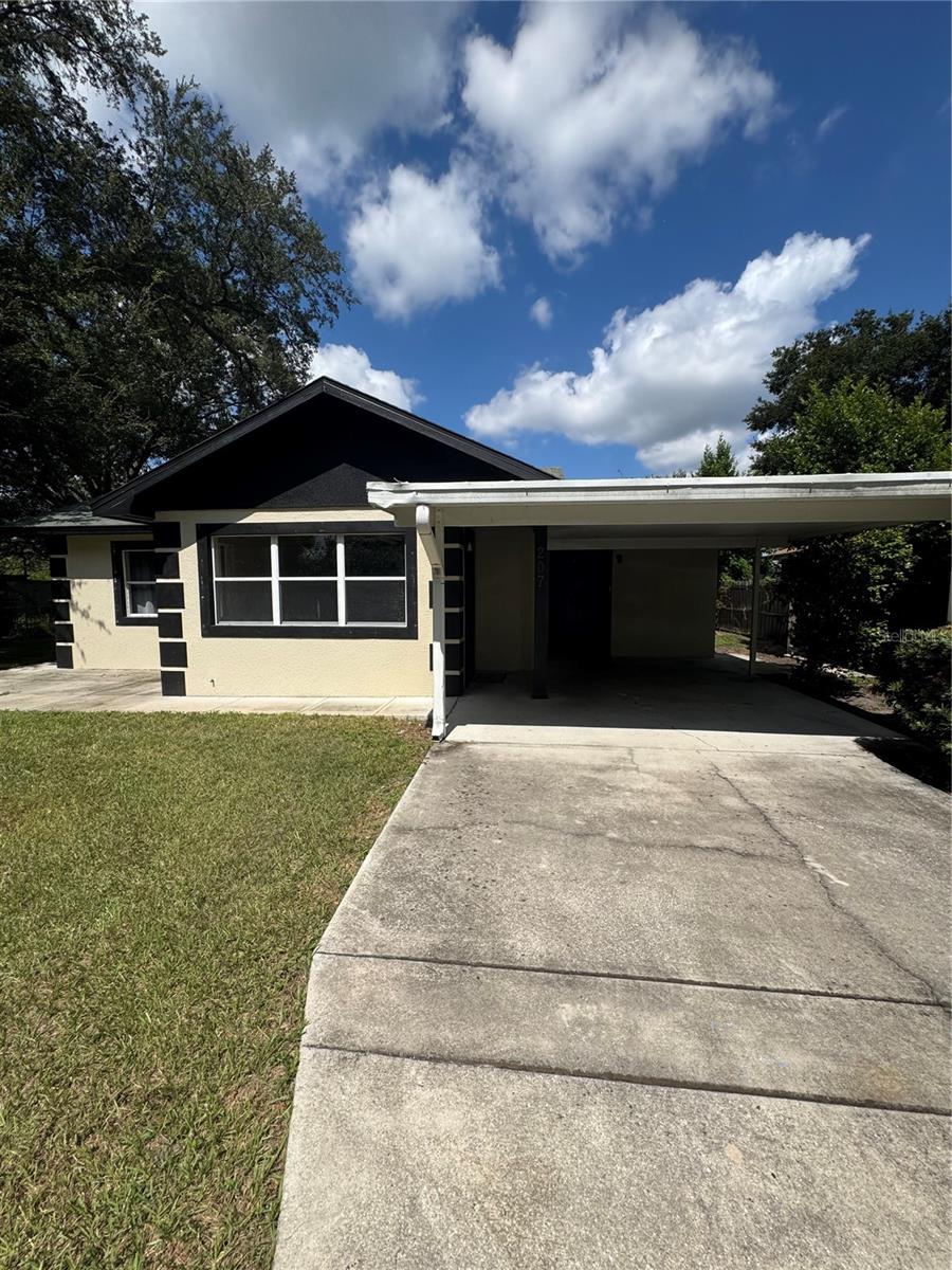 Single Family Residence in AUBURNDALE, FL - Daniel Dourado