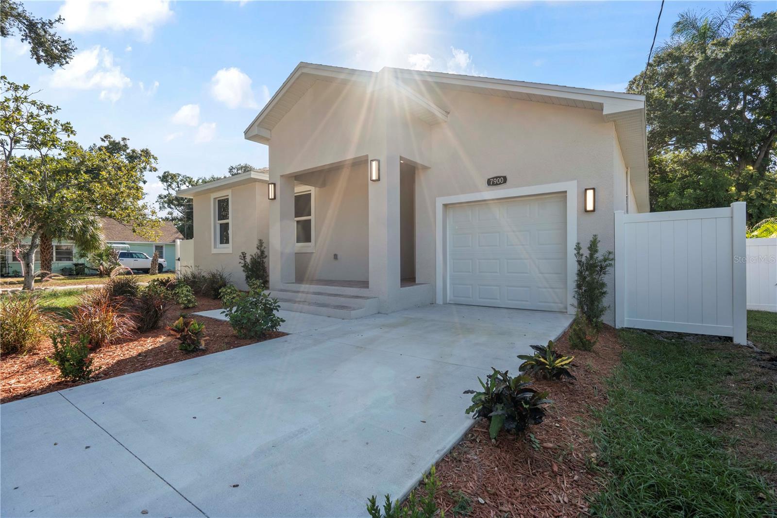 Single Family Residence em PINELLAS PARK, FL - Daniel Dourado