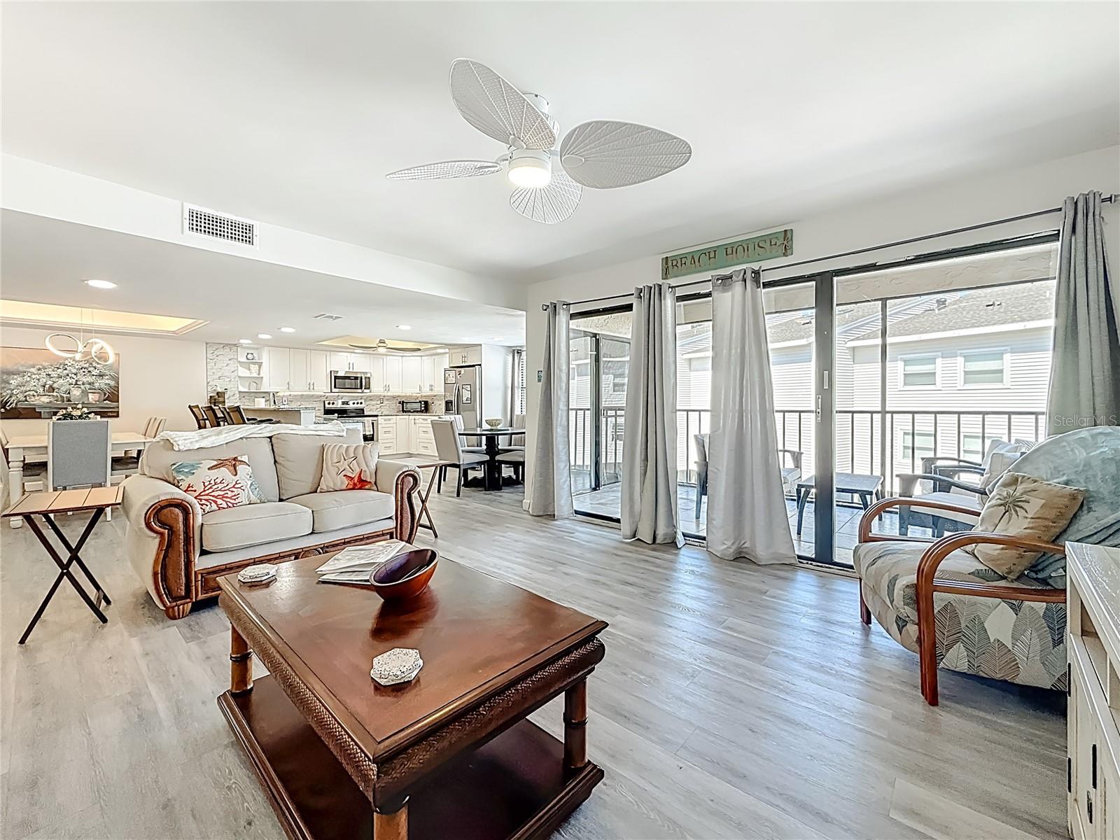 Condominium in INDIAN SHORES, FL - Daniel Dourado