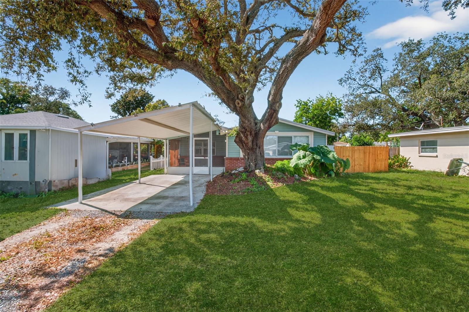 Single Family Residence em CLEARWATER, FL - Daniel Dourado