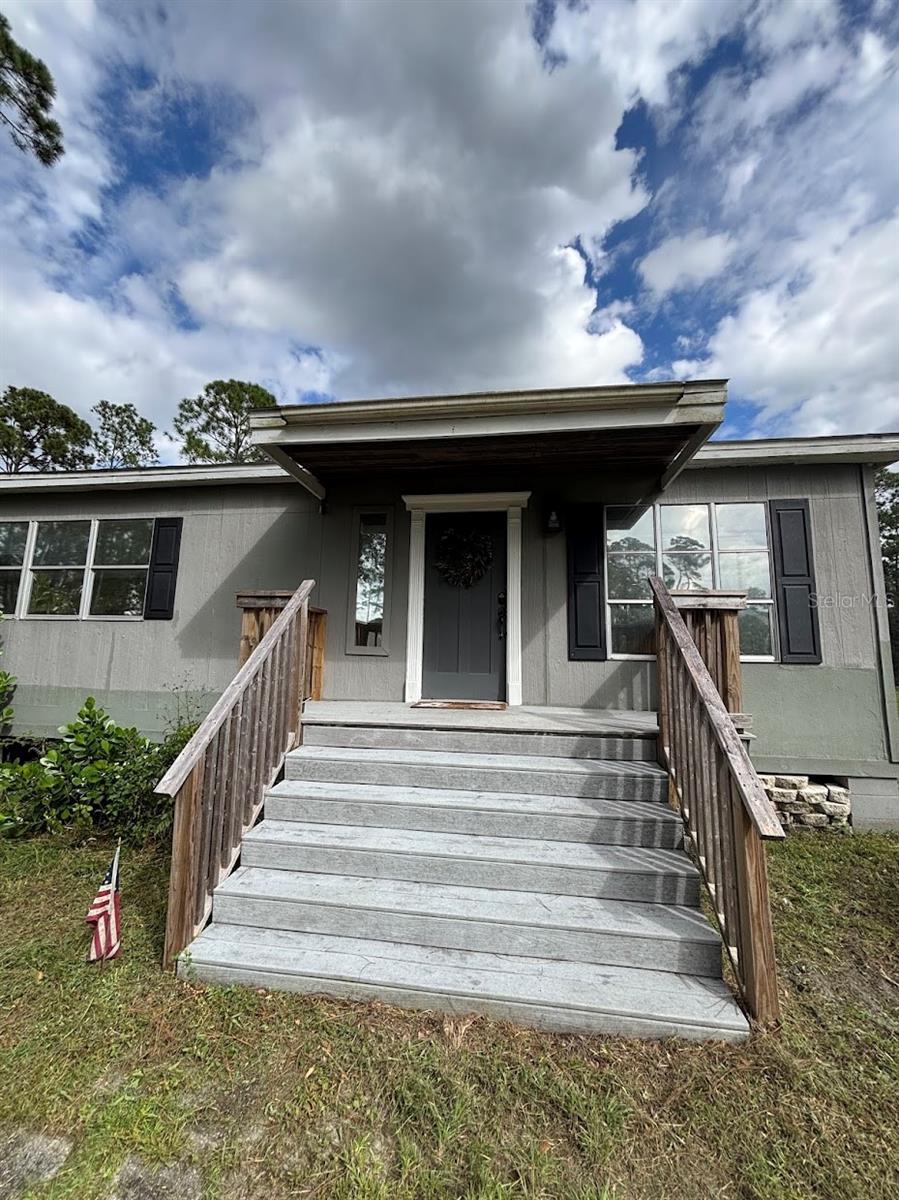 Single Family Residence in DELAND, FL - Daniel Dourado