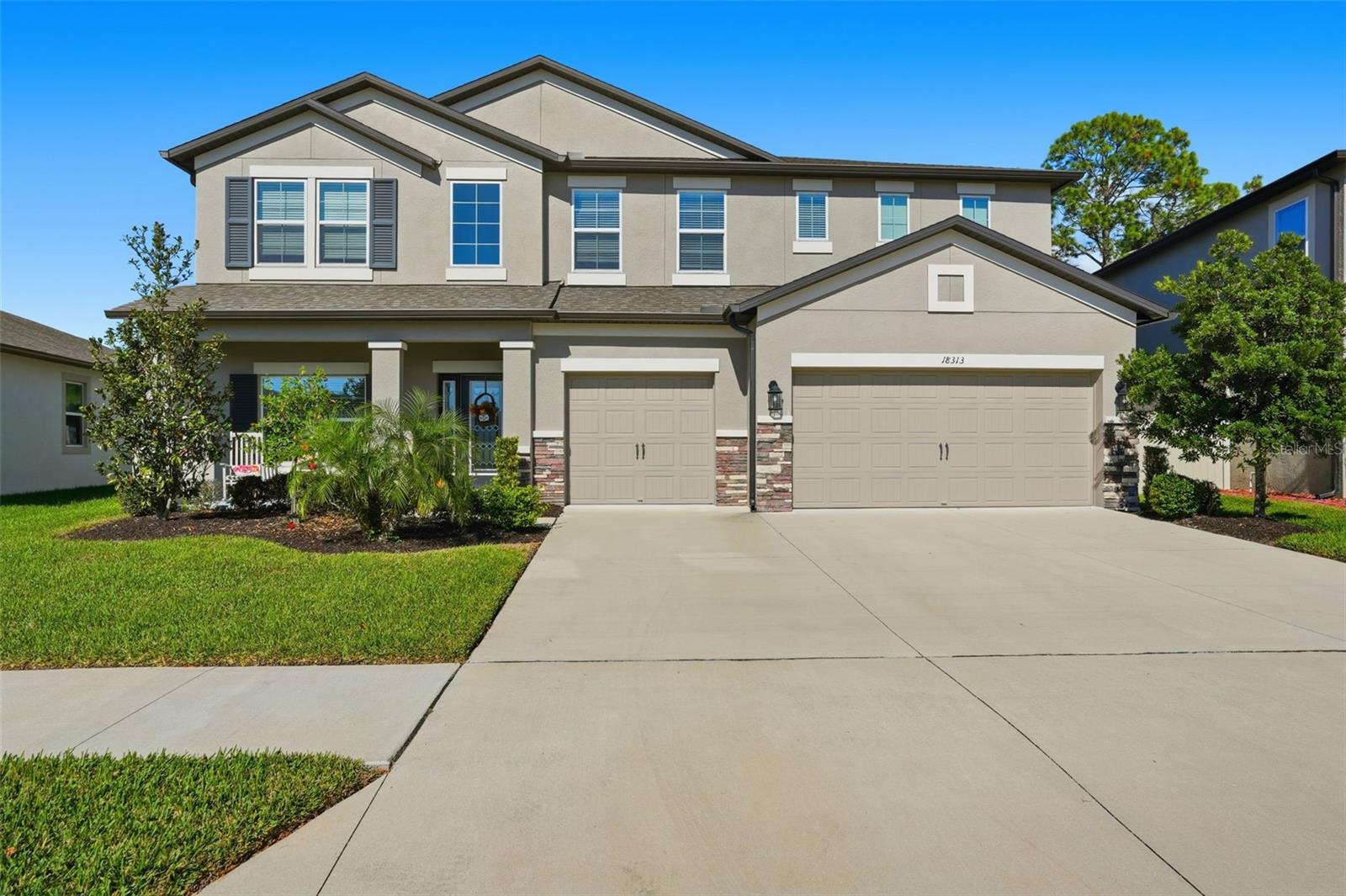 Single Family Residence em SPRING HILL, FL - Daniel Dourado