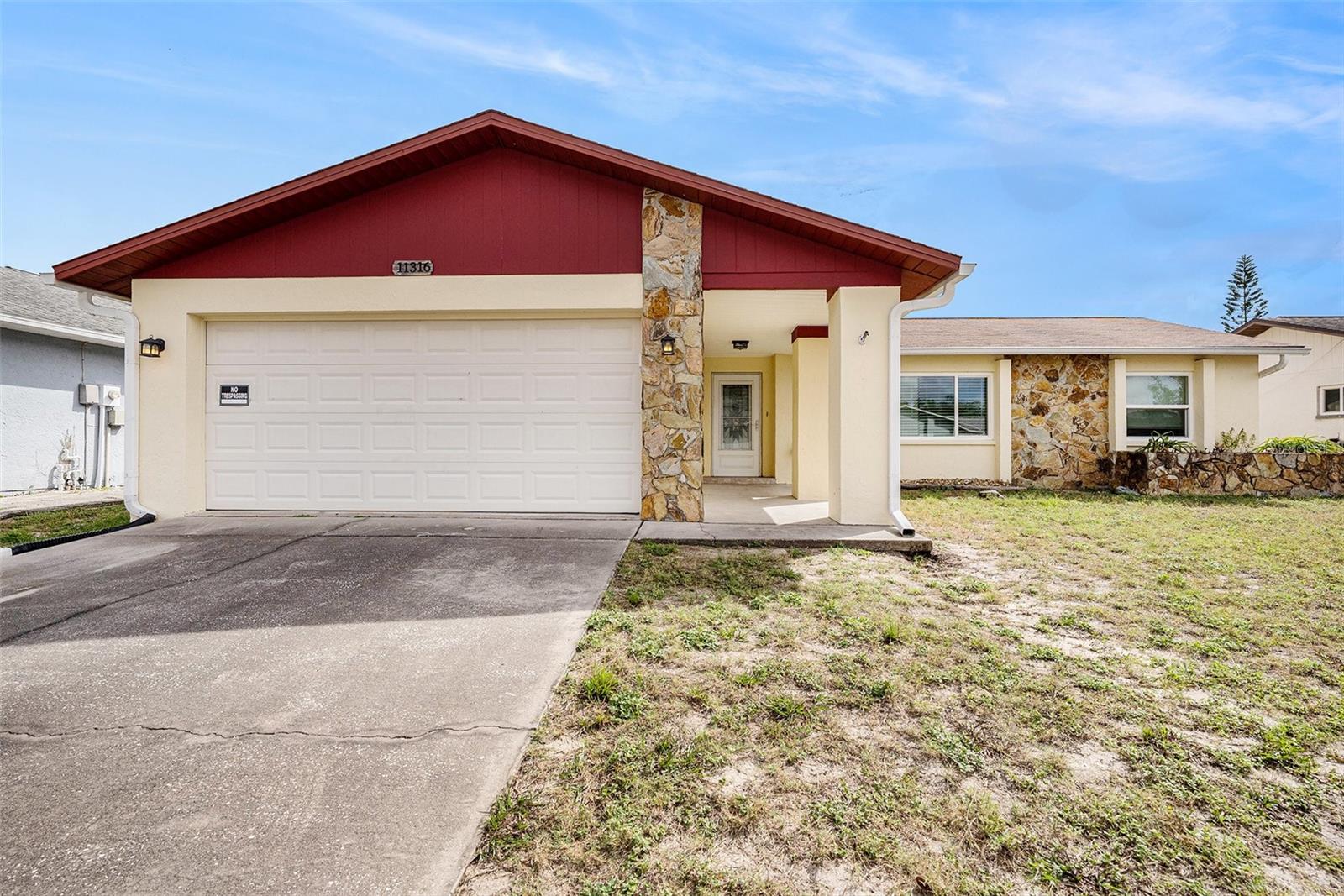 Single Family Residence in PORT RICHEY, FL - Daniel Dourado