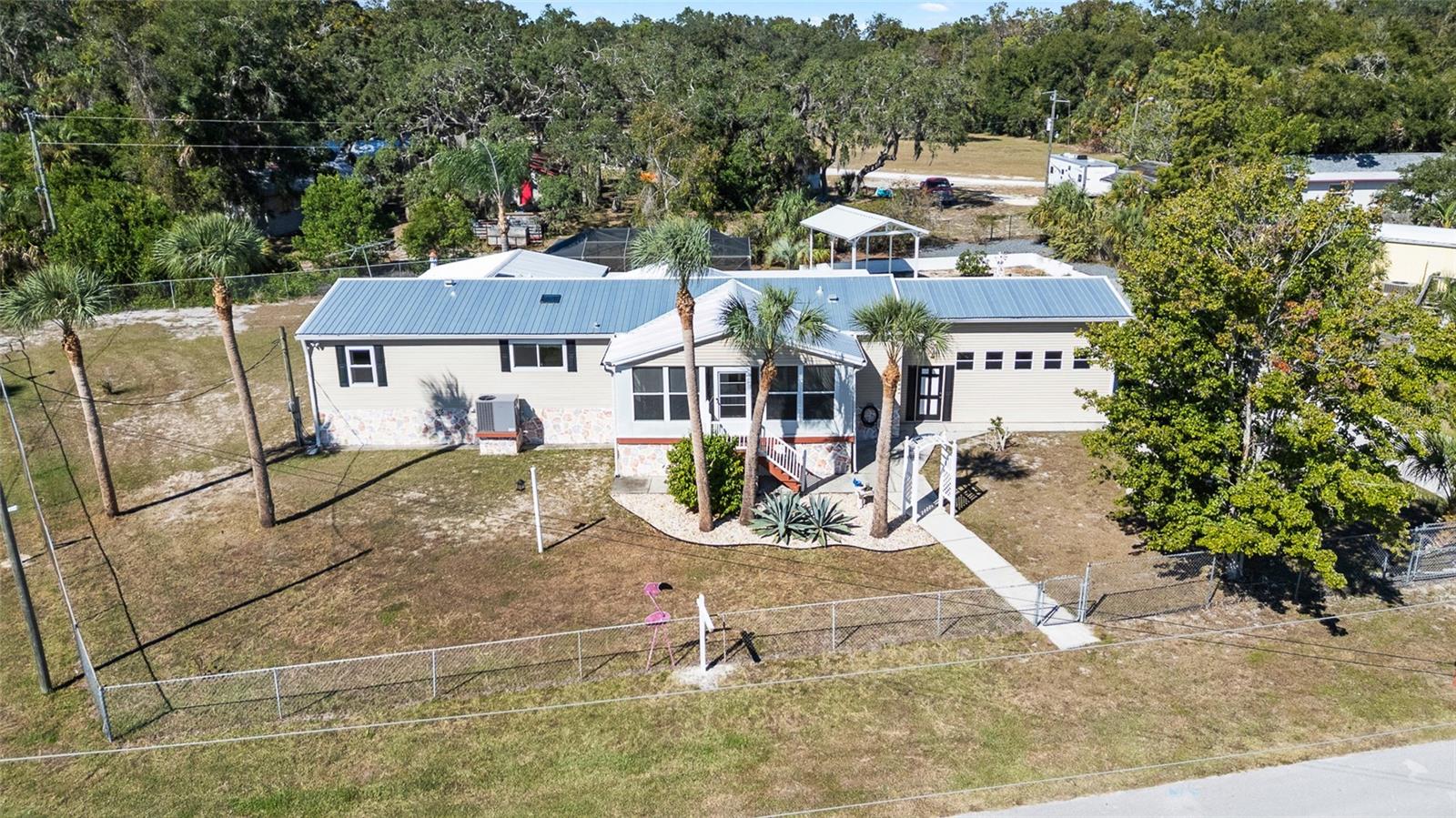 Manufactured Home in WEEKI WACHEE, FL - Daniel Dourado