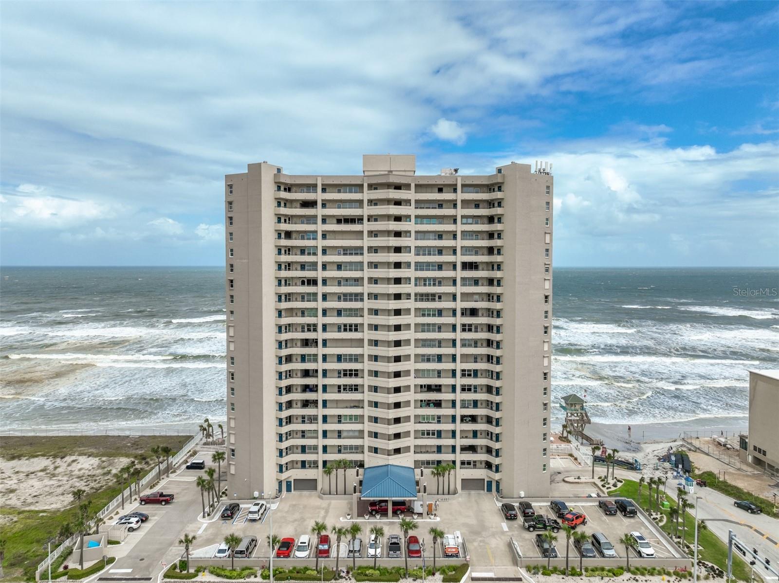 Condominium in DAYTONA BEACH, FL - Daniel Dourado