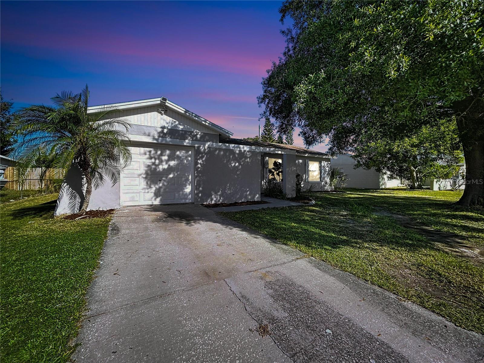Single Family Residence in APOLLO BEACH, FL - Daniel Dourado