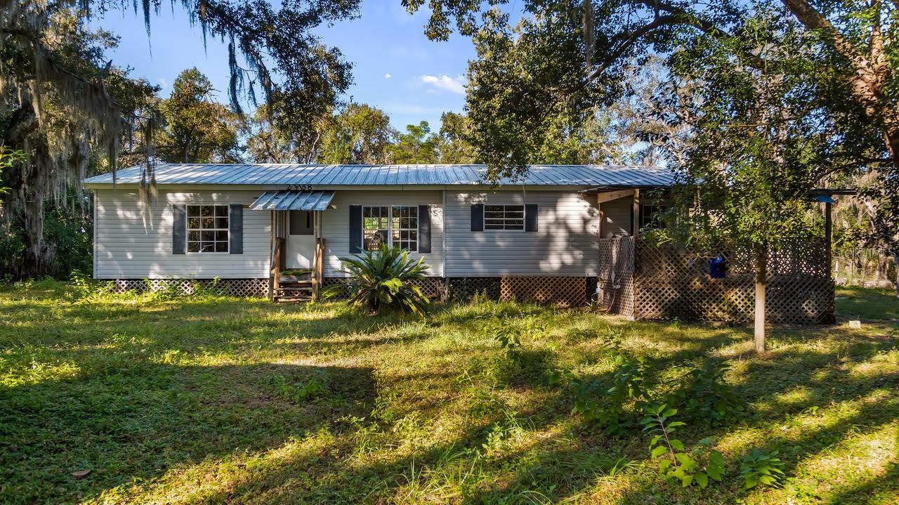 Manufactured Home in GROVELAND, FL - Daniel Dourado