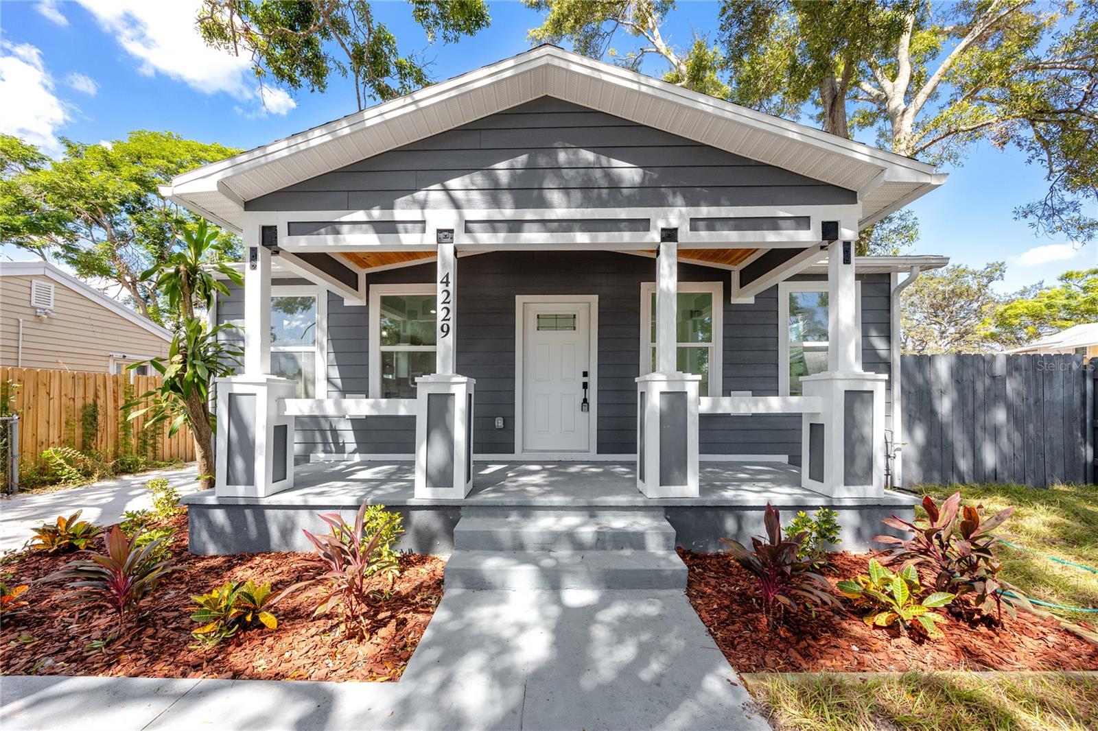 Single Family Residence em ST PETERSBURG, FL - Daniel Dourado