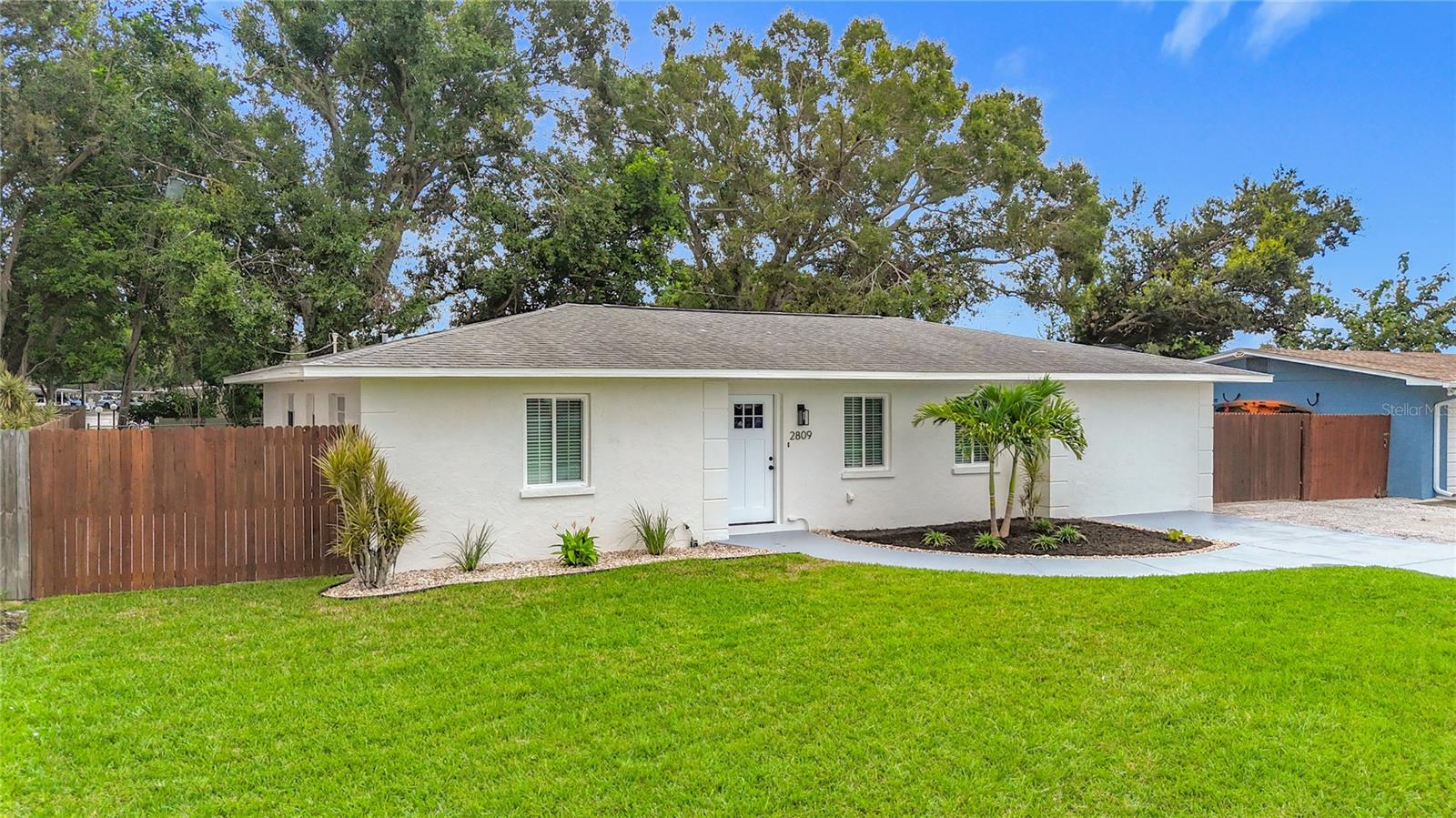 Single Family Residence in BRADENTON, FL - Daniel Dourado