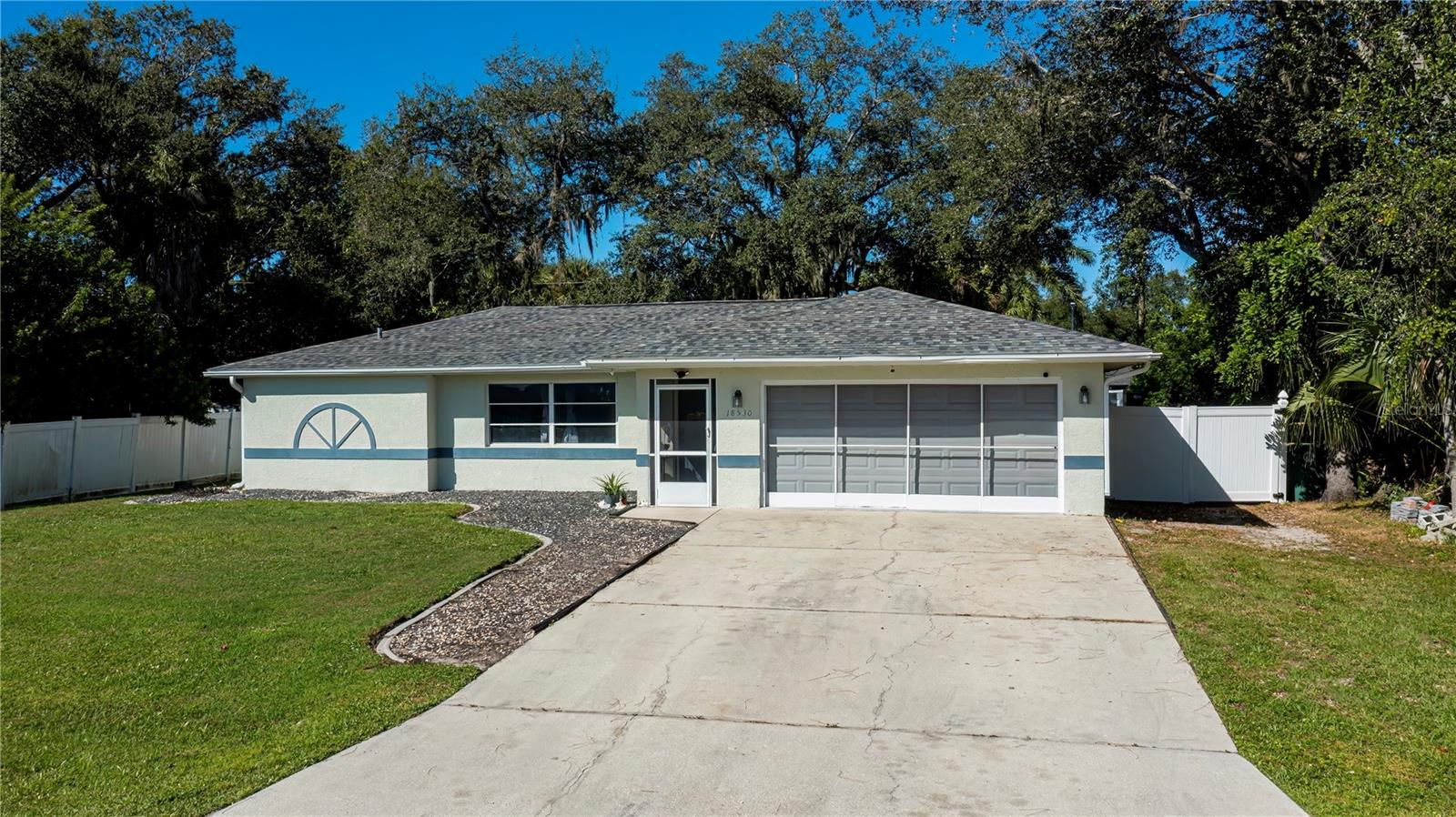 Single Family Residence em PORT CHARLOTTE, FL - Daniel Dourado