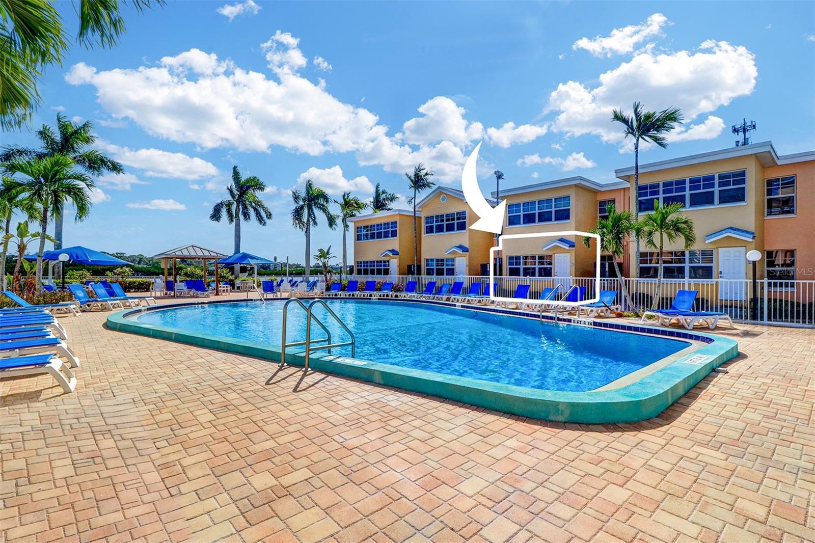 Condominium in INDIAN SHORES, FL - Daniel Dourado