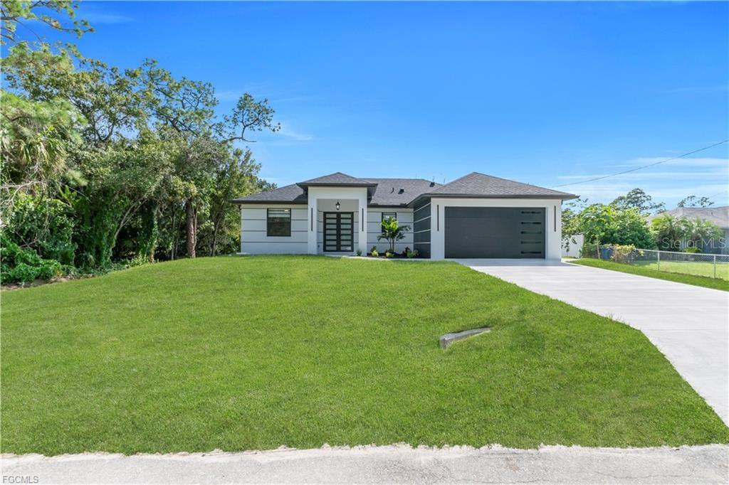 Single Family Residence in LEHIGH ACRES, FL - Daniel Dourado