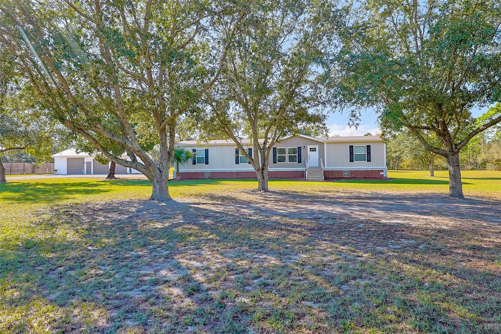 Manufactured Home in WEEKI WACHEE, FL - Daniel Dourado