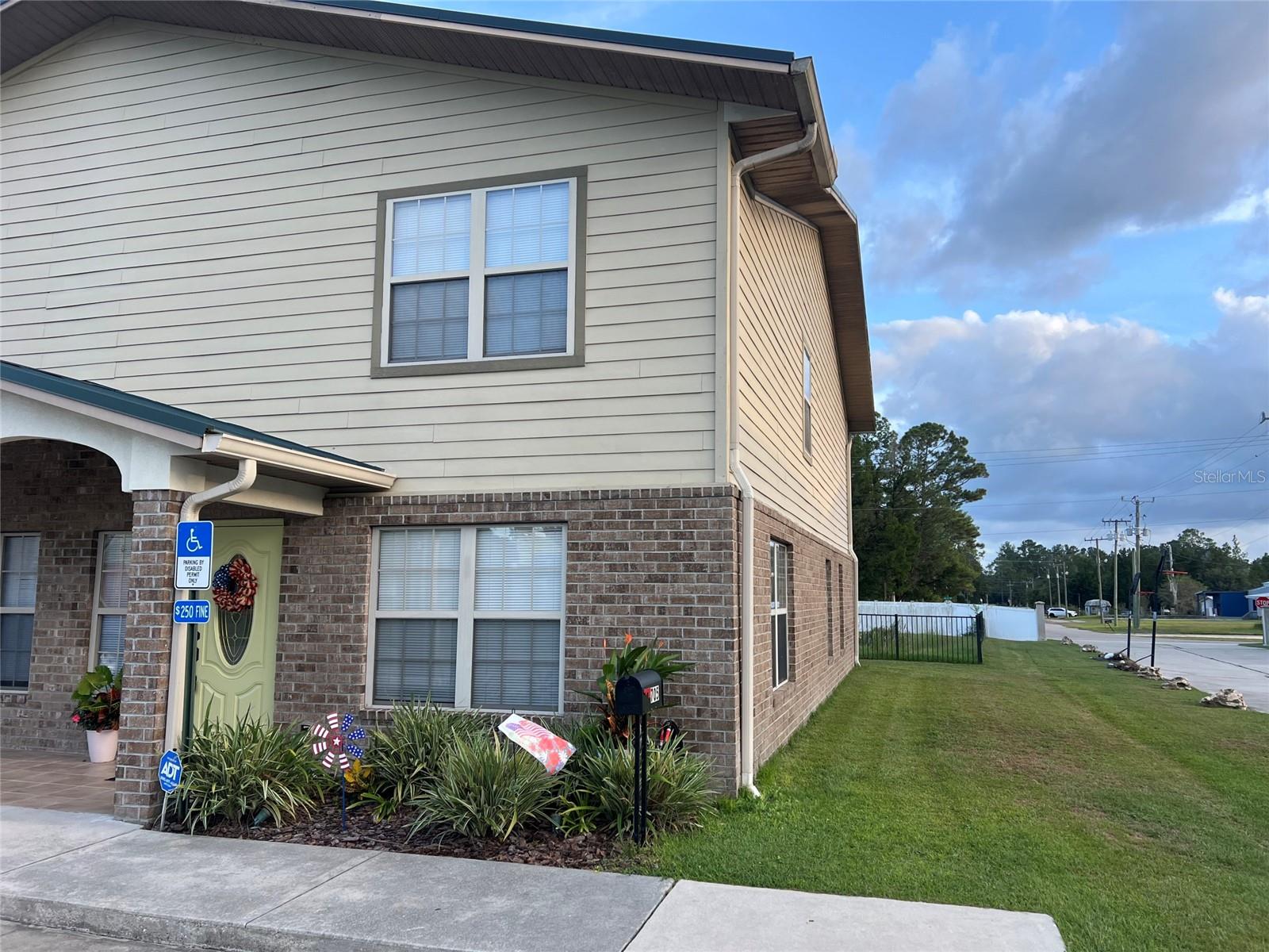 Townhouse in LAKE BUTLER, FL - Daniel Dourado