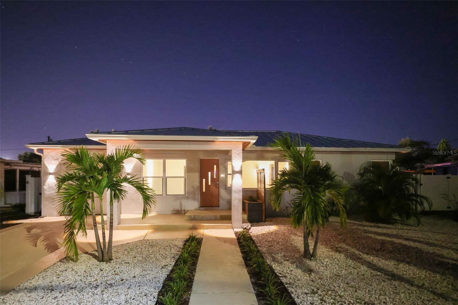 Single Family Residence in DUNEDIN, FL - Daniel Dourado