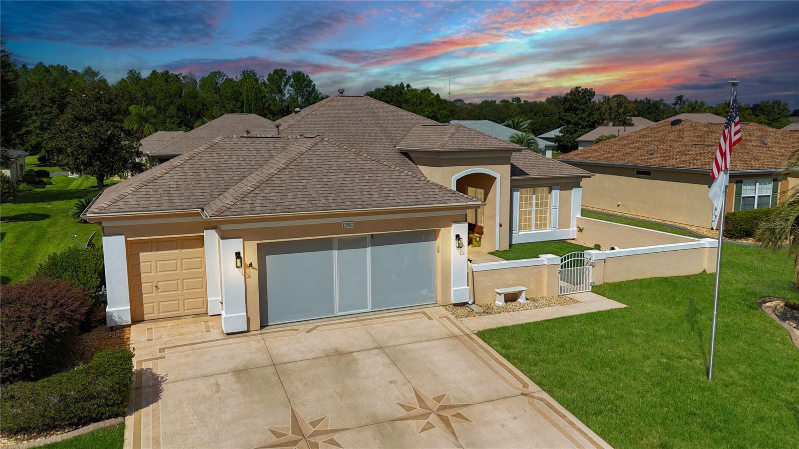 Single Family Residence em SUMMERFIELD, FL - Daniel Dourado