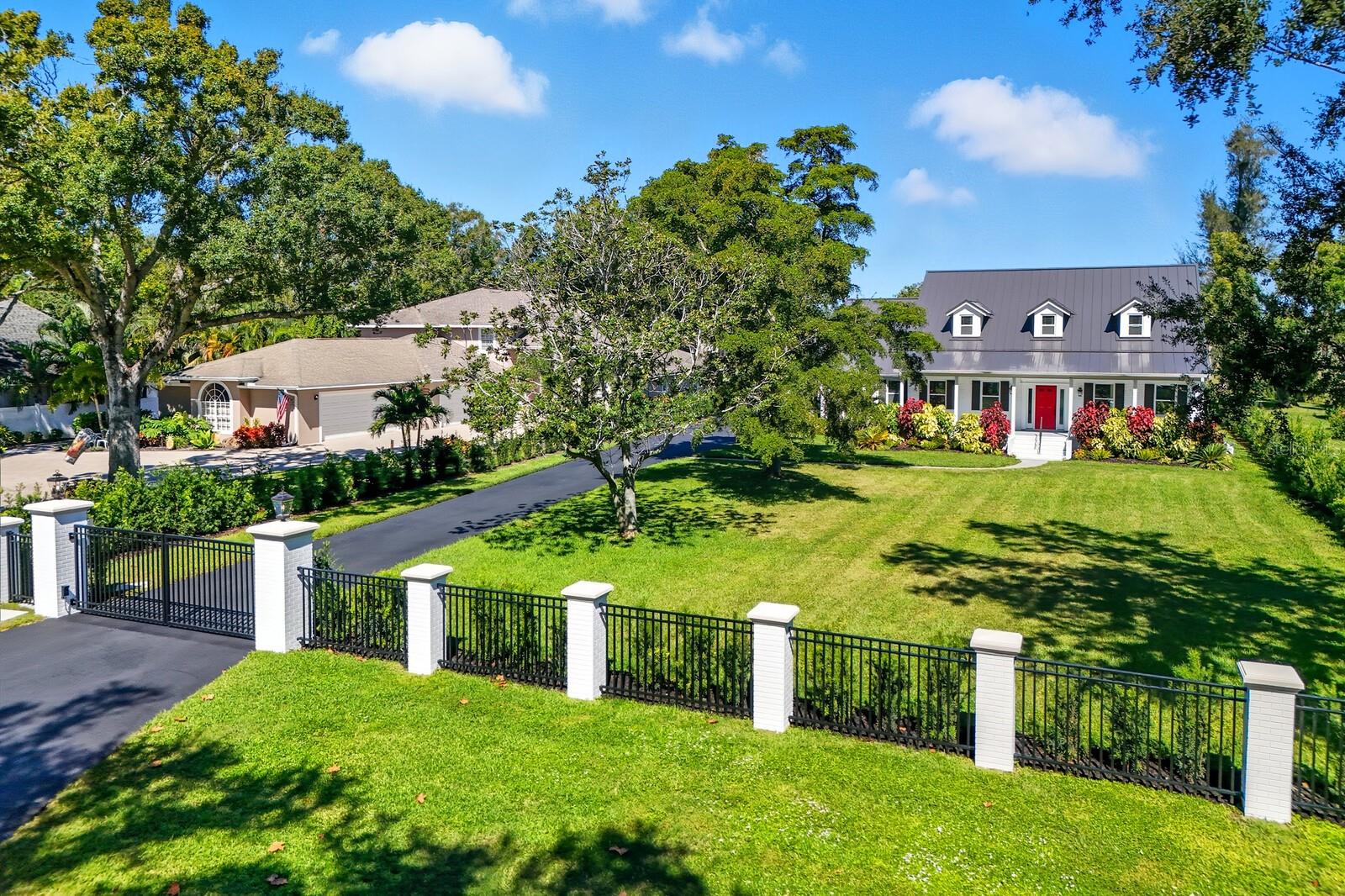 Single Family Residence in BRADENTON, FL - Daniel Dourado