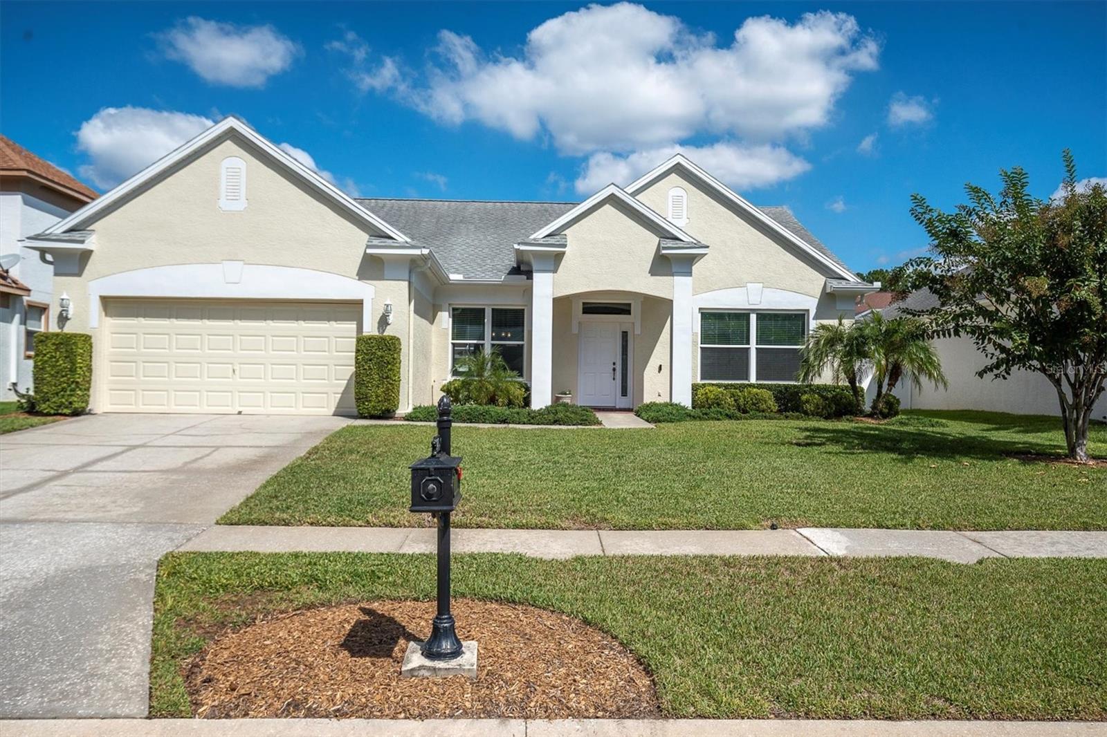 Single Family Residence in PALM HARBOR, FL - Daniel Dourado