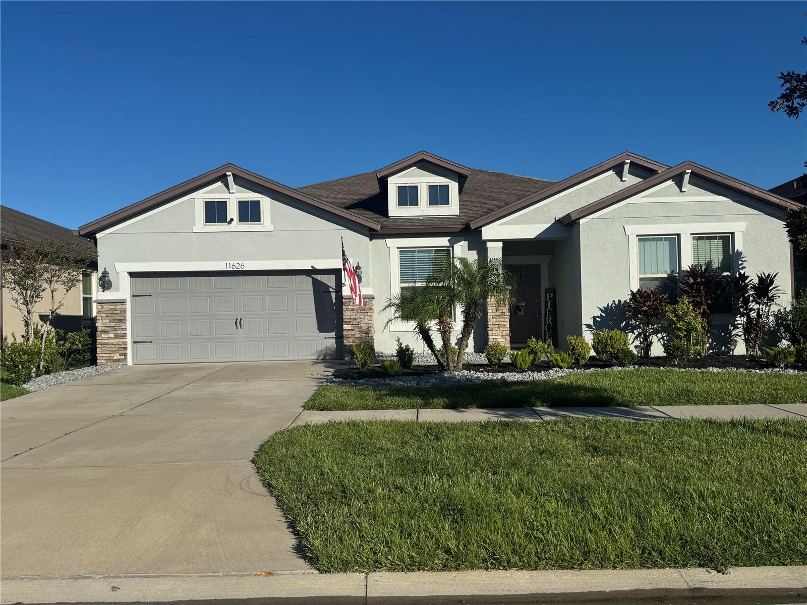 Single Family Residence in RIVERVIEW, FL - Daniel Dourado