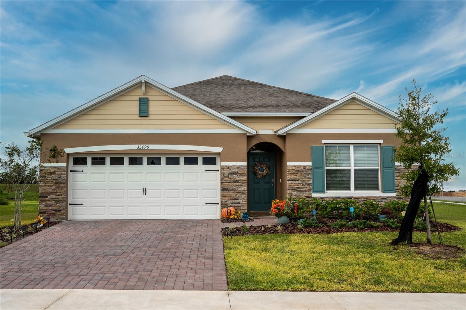 Single Family Residence in SORRENTO, FL - Daniel Dourado