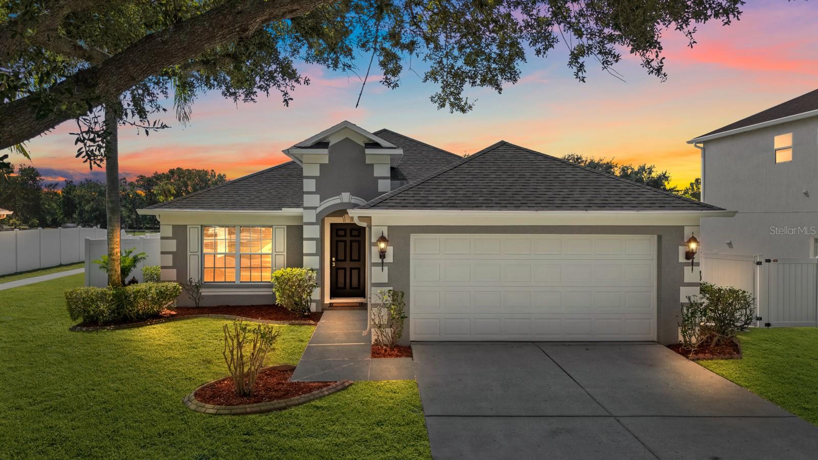 Single Family Residence in VALRICO, FL - Daniel Dourado