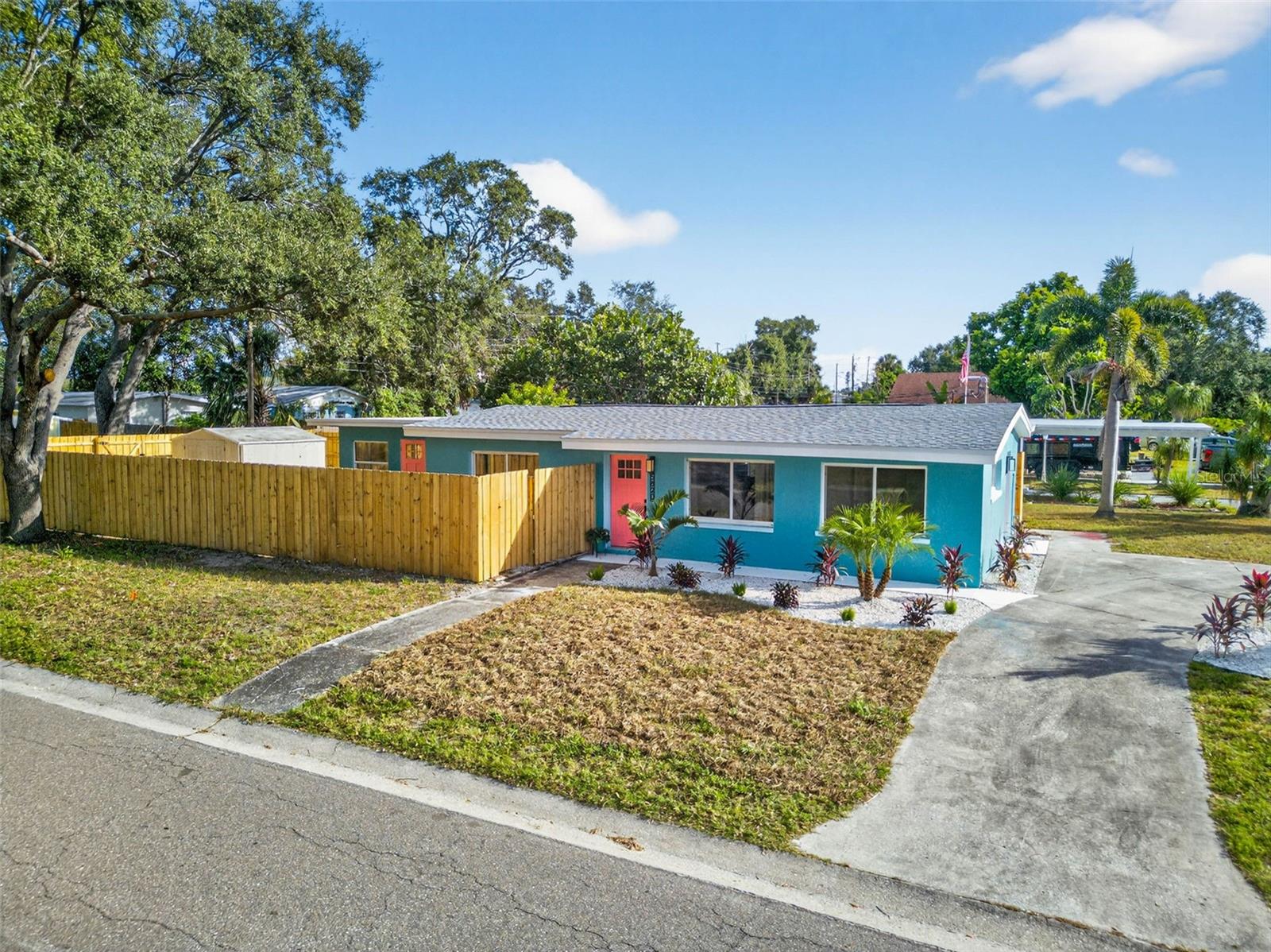 Single Family Residence em ST PETERSBURG, FL - Daniel Dourado