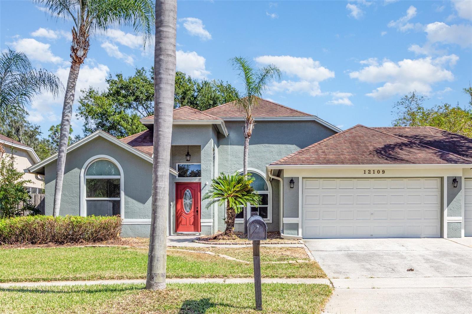 Single Family Residence in RIVERVIEW, FL - Daniel Dourado